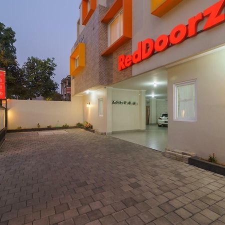 Reddoorz Near Taman Makam Pahlawan Cikutra Hotel Bandung Luaran gambar